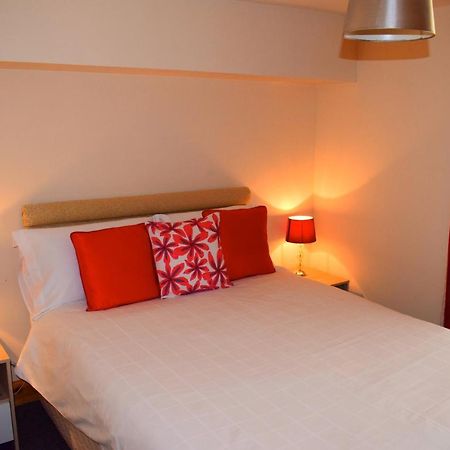 Two Bedroom Town Centre Apartment Elgin Exterior foto
