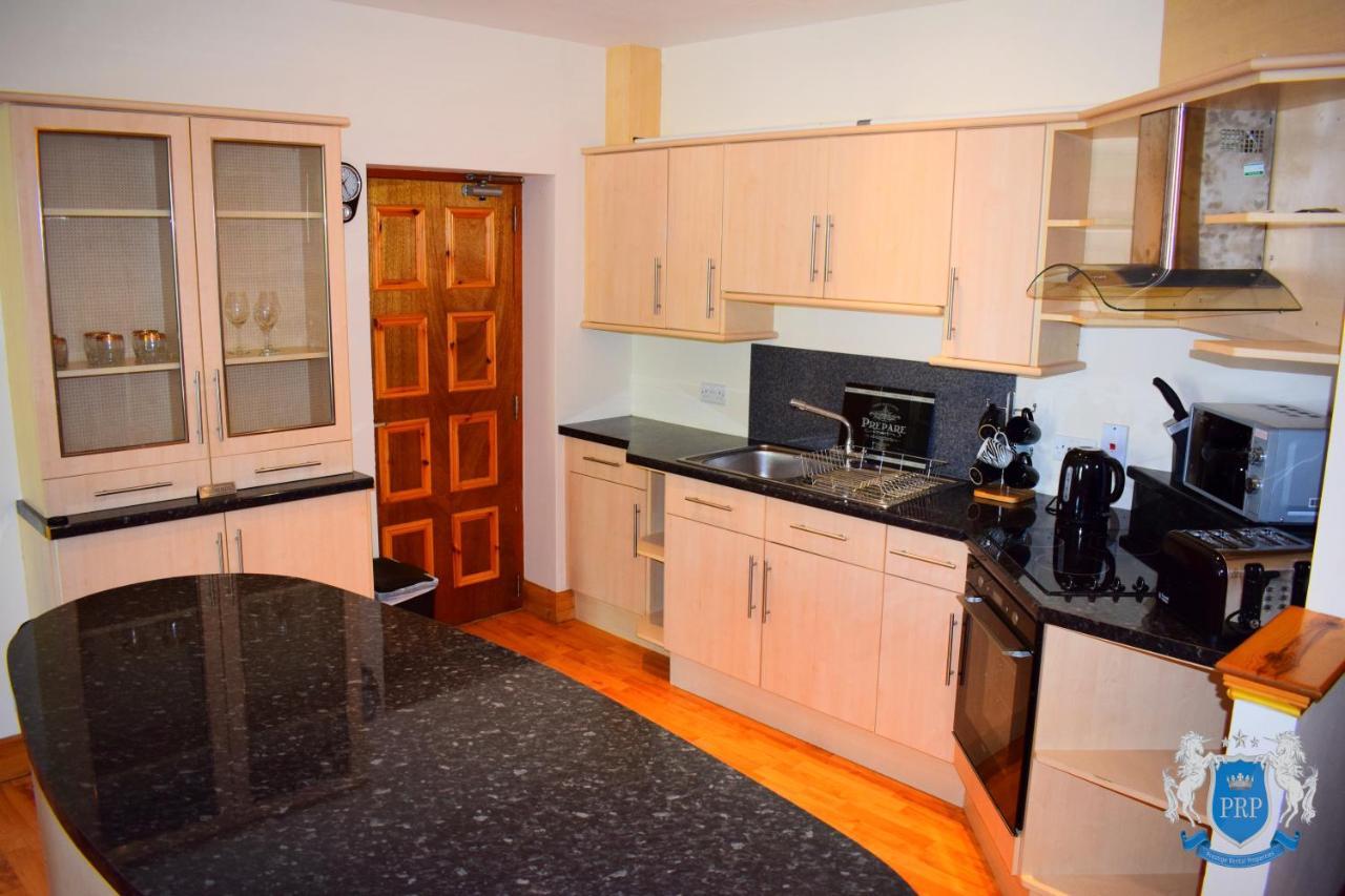 Two Bedroom Town Centre Apartment Elgin Exterior foto
